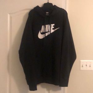 NWOT Nike hoodie with front pouch